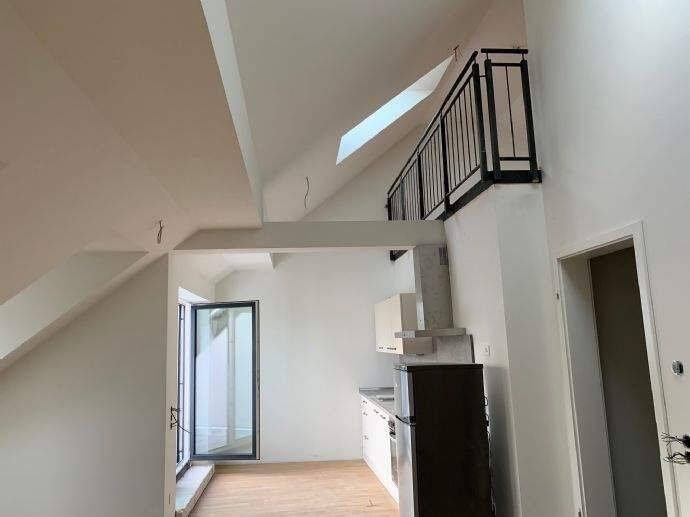 Außergewöhnliche Galerie-Wohnung für Individualisten – Ausblick und Marken-Einbauküche inklusive, 90766 Fürth (Eigenes Heim Hardhöhe Unterfarrnbach Weststadt)