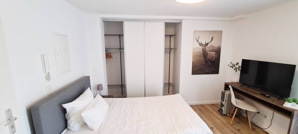 GRUNDform-Immobilien ! Lust zum Wohnen ? Komplett möbliert – gemütlich – Mitten im Geschehen !, 65936 Frankfurt am Main (Nied Sossenheim)