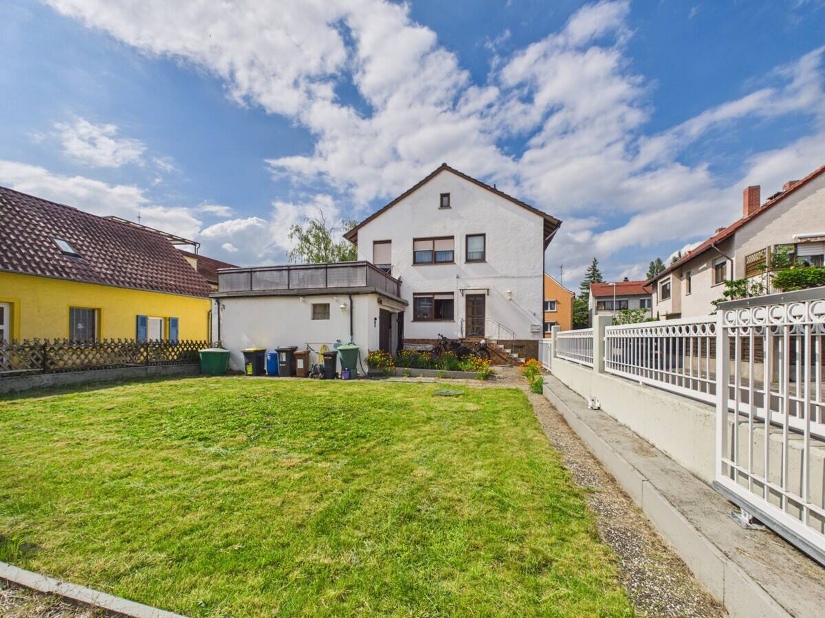 Top Angebot! Freistehendes EFH mit Garten, Dachterrasse und 2 Garagen zum Kauf in Ingelheim-Nord!, 55218 Ingelheim am Rhein
