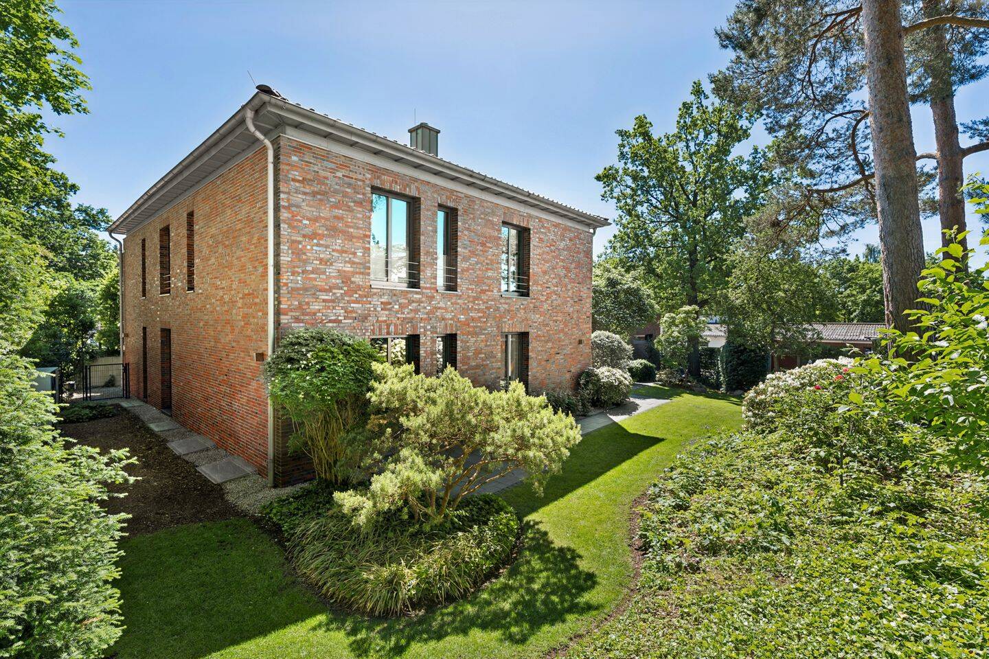 Architektur trifft Wohnflair – Einfamilienhaus in höchster Bauqualität, 38518 Gifhorn