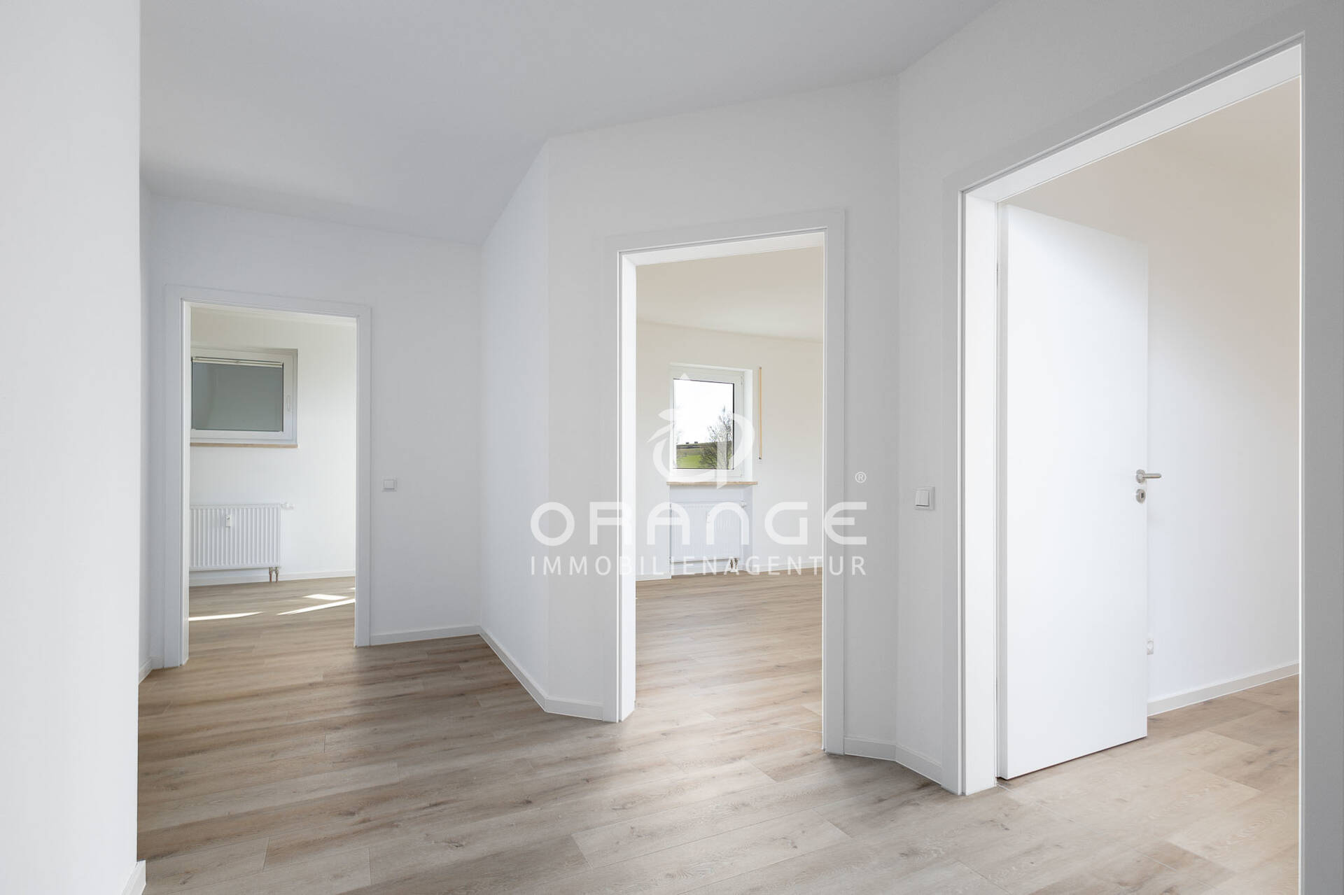 ***Bezugsfreie 3-Zimmer Wohnung zur Miete! Hanglage mit Blick in die Natur*** – 93138 Lappersdorf – Bild 1 von 3