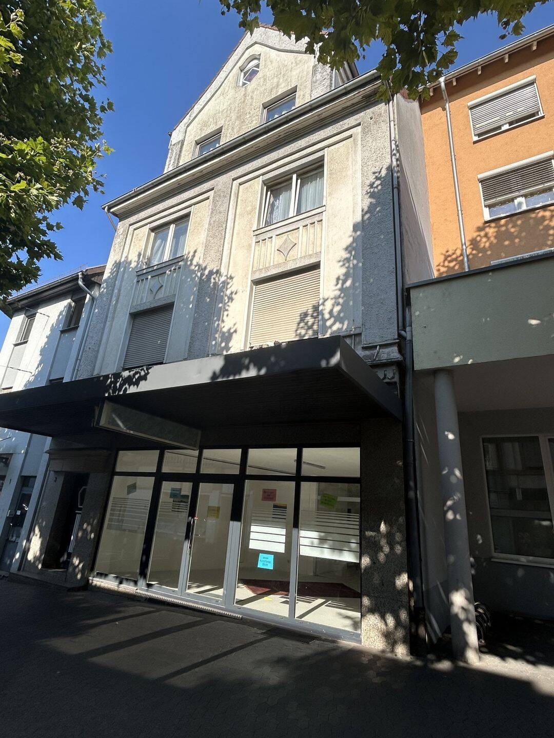 Wohnen mit Blick auf das Weltkulturerbe – Renditehaus mit 3 Wohnungen und Gewerbefläche, 66333 Völklingen