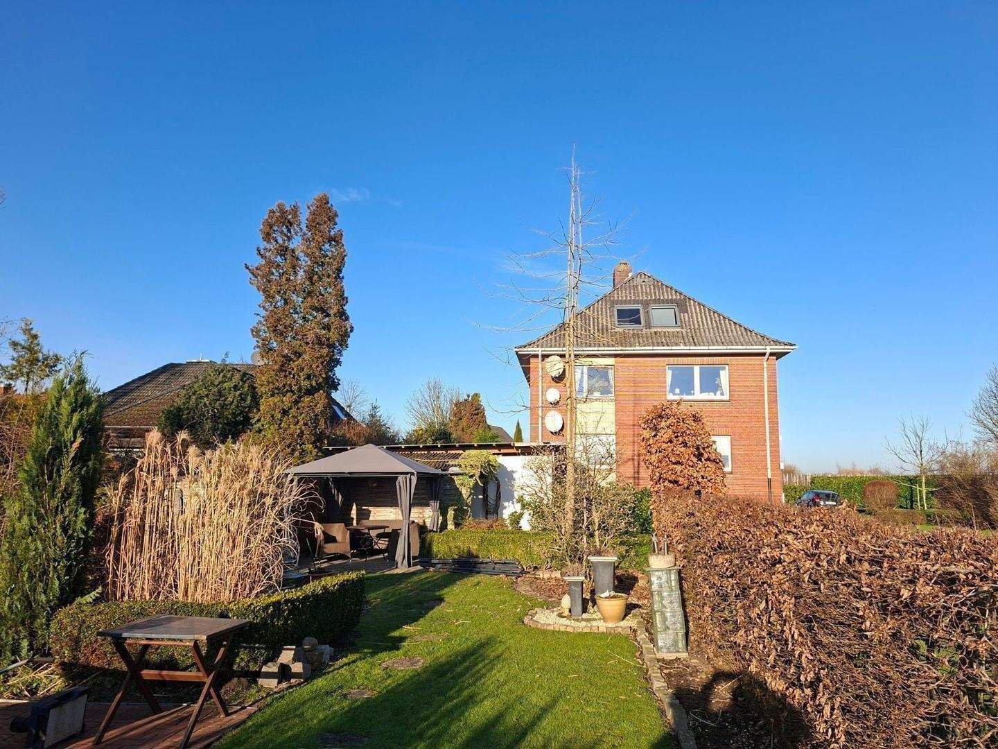 Seltene Investment- & Projektgelegenheit: Großzügiges Entwicklungsgrundstück (ca 1.600 m²) mit 3 Wohneinheiten und ca. 730 m² Bauland im Alten Land!, 21723 Hollern-Twielenfleth
