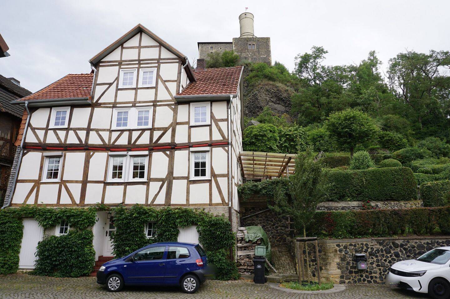 Wohnen mit Geschichte: Fachwerkanwesen in einzigartiger Lage an der Felsburg. Keine Käuferprovision!, 34587 Felsberg