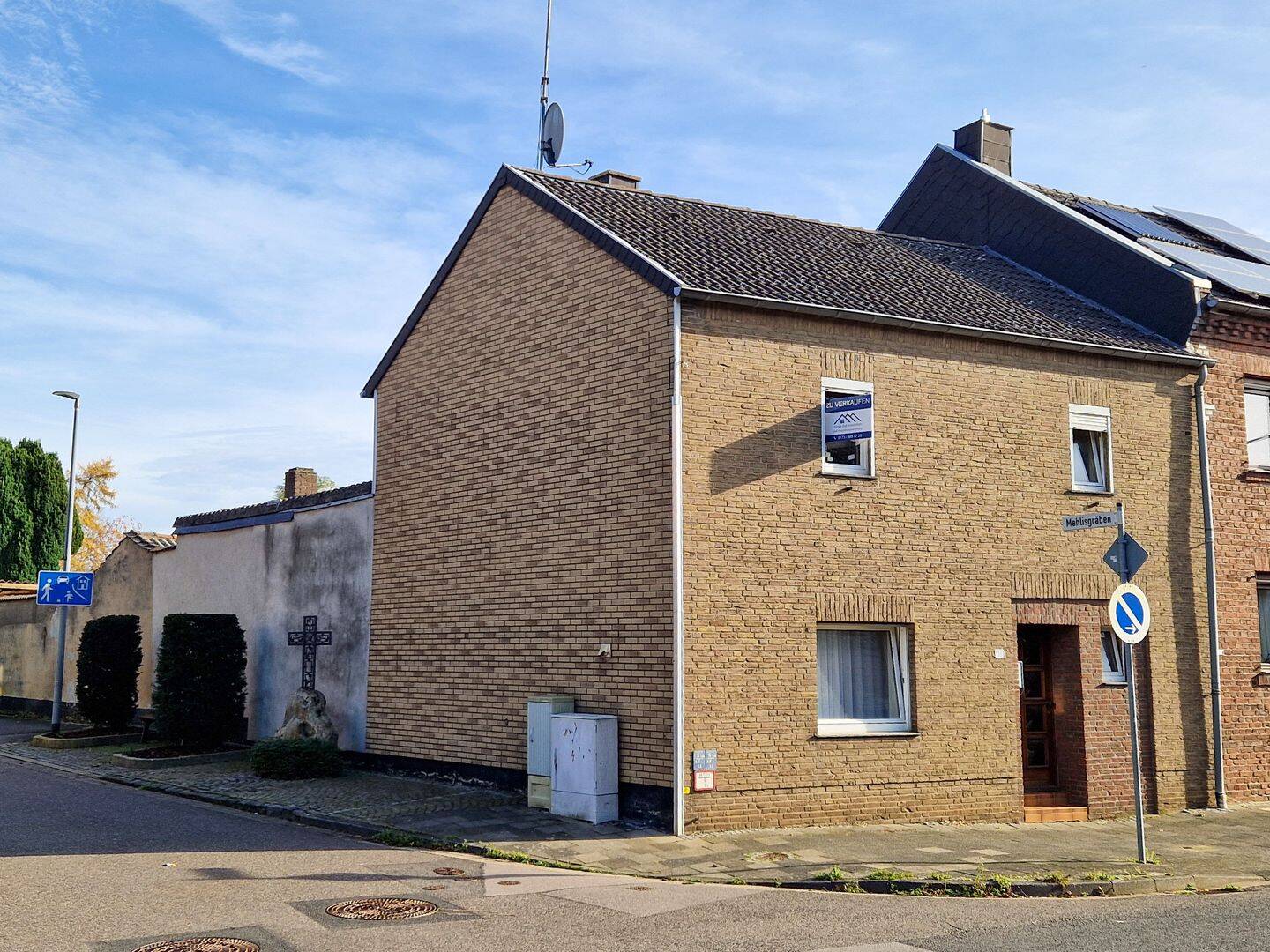 freies Wohnhaus mit 4 Zimmern, Anbauten, Hof und Garten in Niederzier Hambach, 52382 Niederzier