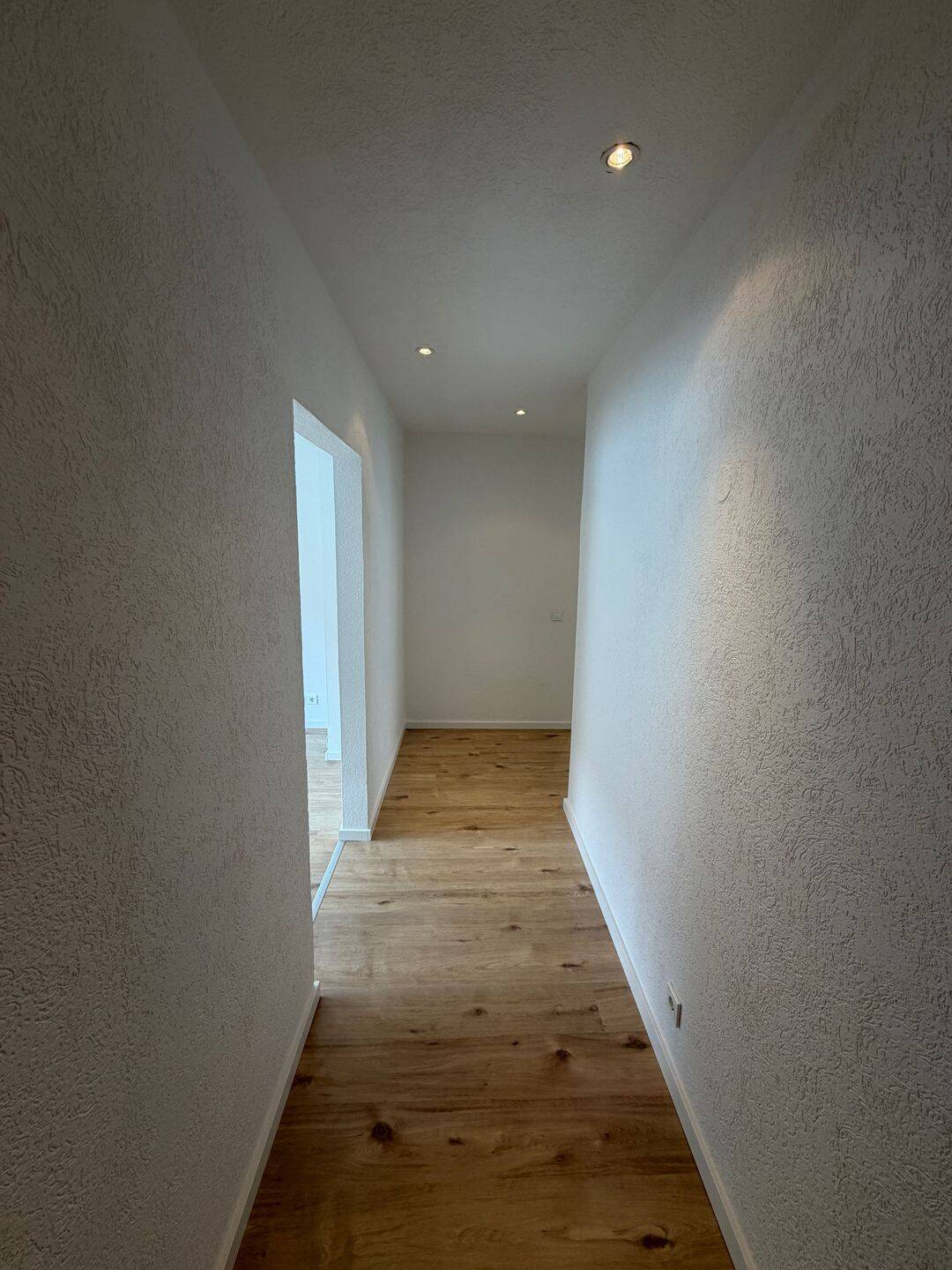 Erstbezug nach Sanierung Helle 2-Zimmer-Wohnung mit neuer Einbauküche, 45144 Essen (Frohnhausen)