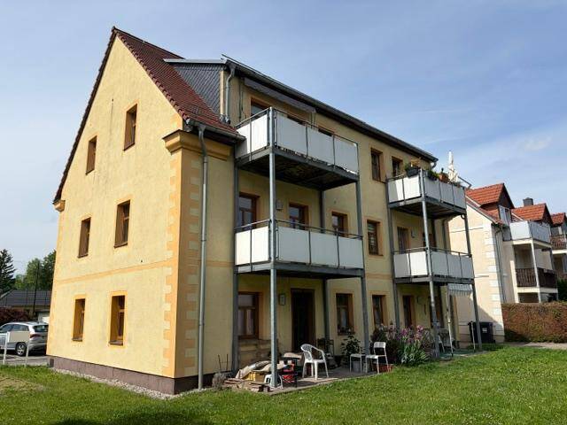 Ab August 2026: Kleine, gemütliche 2-Zimmer Wohnung mit Balkon, offener Küche, Laminat & Dusche, 1705 Freital
