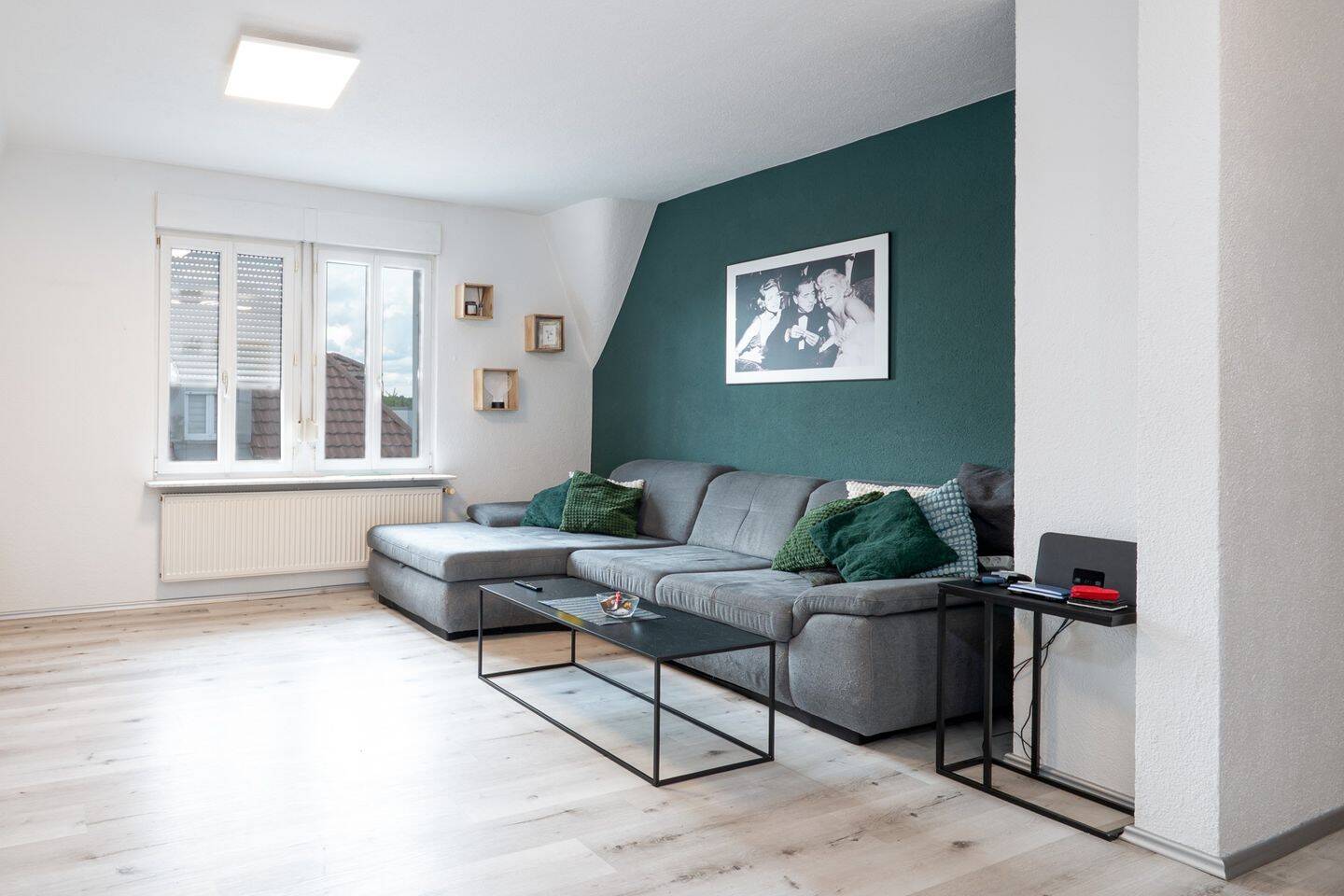 Modernisierte Dachgeschosswohnung mit hochwertiger Küche, Stellplatz & viel Wohnkomfort, 78224 Singen (Hohentwiel)