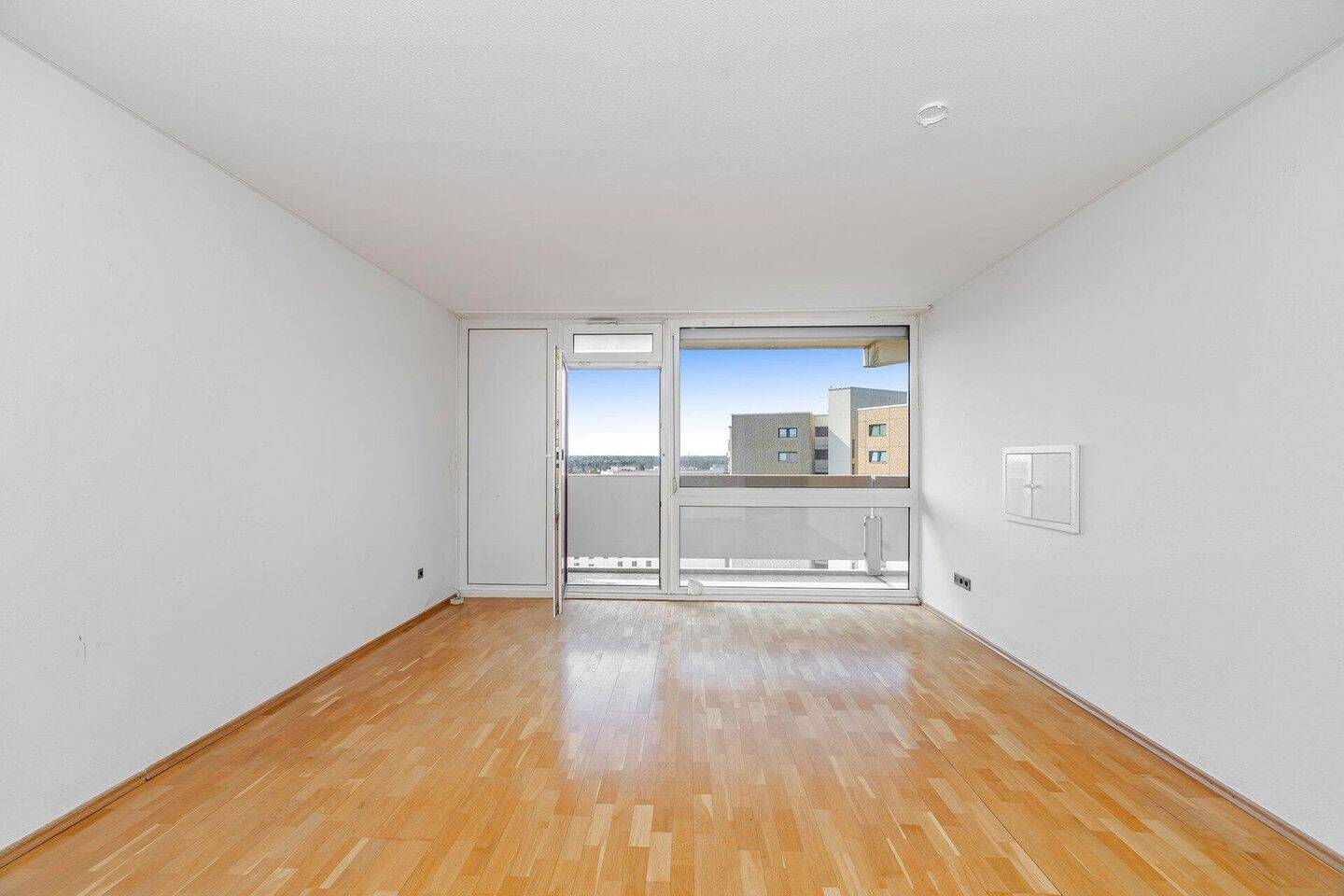 Bezugsfreie 3-Zimmer-Wohnung im 13. Obergeschoss mit zwei Balkonen und Alpenblick, 81379 München (Sendling Sendling-Westpark Thalk. Obersendl.-Forsten-Fürstenr.-Solln)