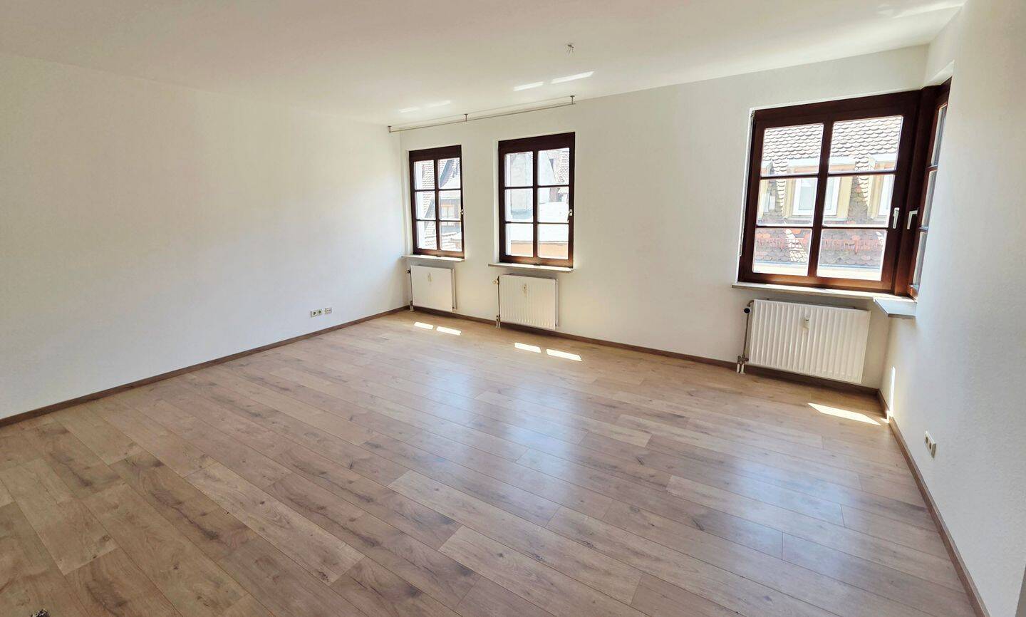 Exklusives Wohnen über den Dächern der Nürnberger Altstadt – Stillvolle 3-Zimmerwohnung !, 90403 Nürnberg (Gleißbühl Lorenz Sebald)