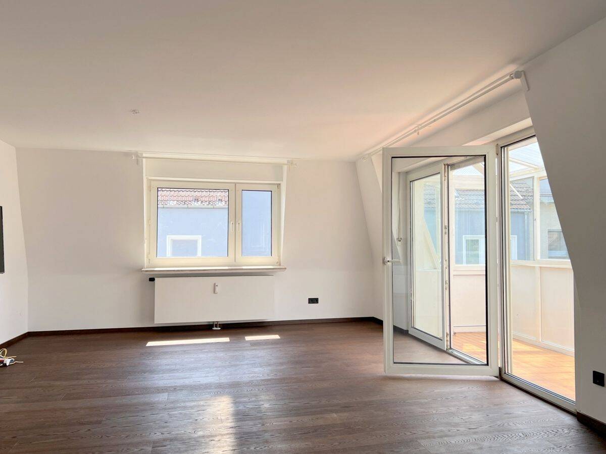 Hochwertig sanierte DG-Wohnung in Laim, 80689 München (Hadern Laim Pasing-Obermenzing)