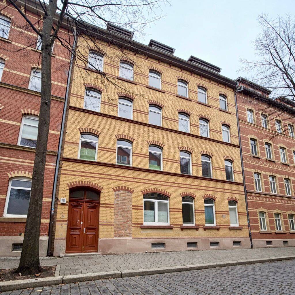 Charmante 2-Raum-Dachgeschosswohnung mit Tageslichtbad, Badewanne, Dusche, Abstellraum und gepflegtem Innenhof, 99086 Erfurt