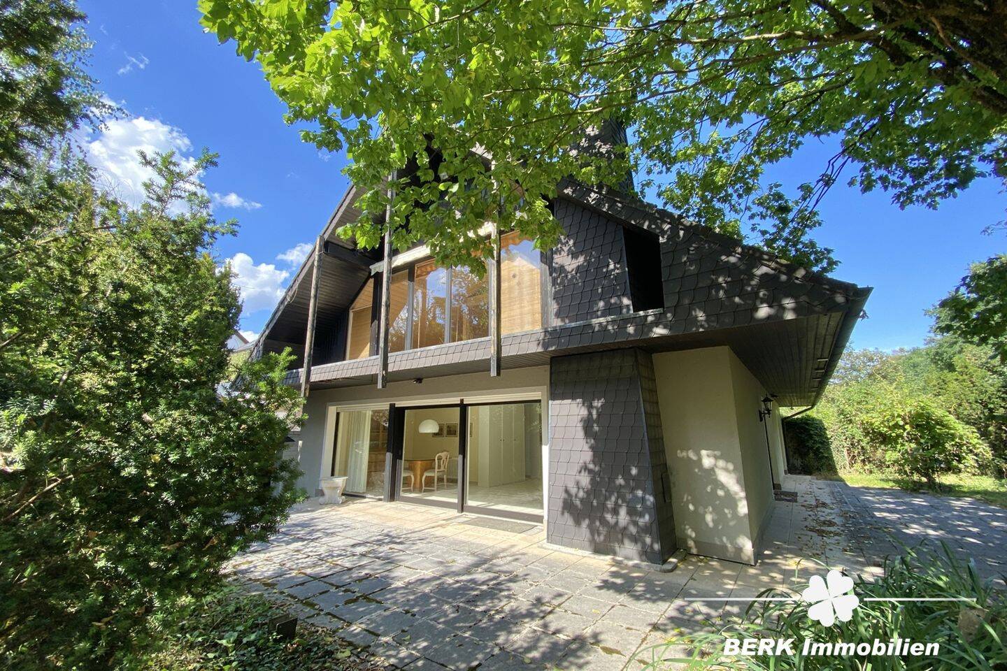 BERK Immobilien – Großzügiges Architektenhaus auf Traumgrundstück in gesuchter Wohnlage, 63533 Mainhausen