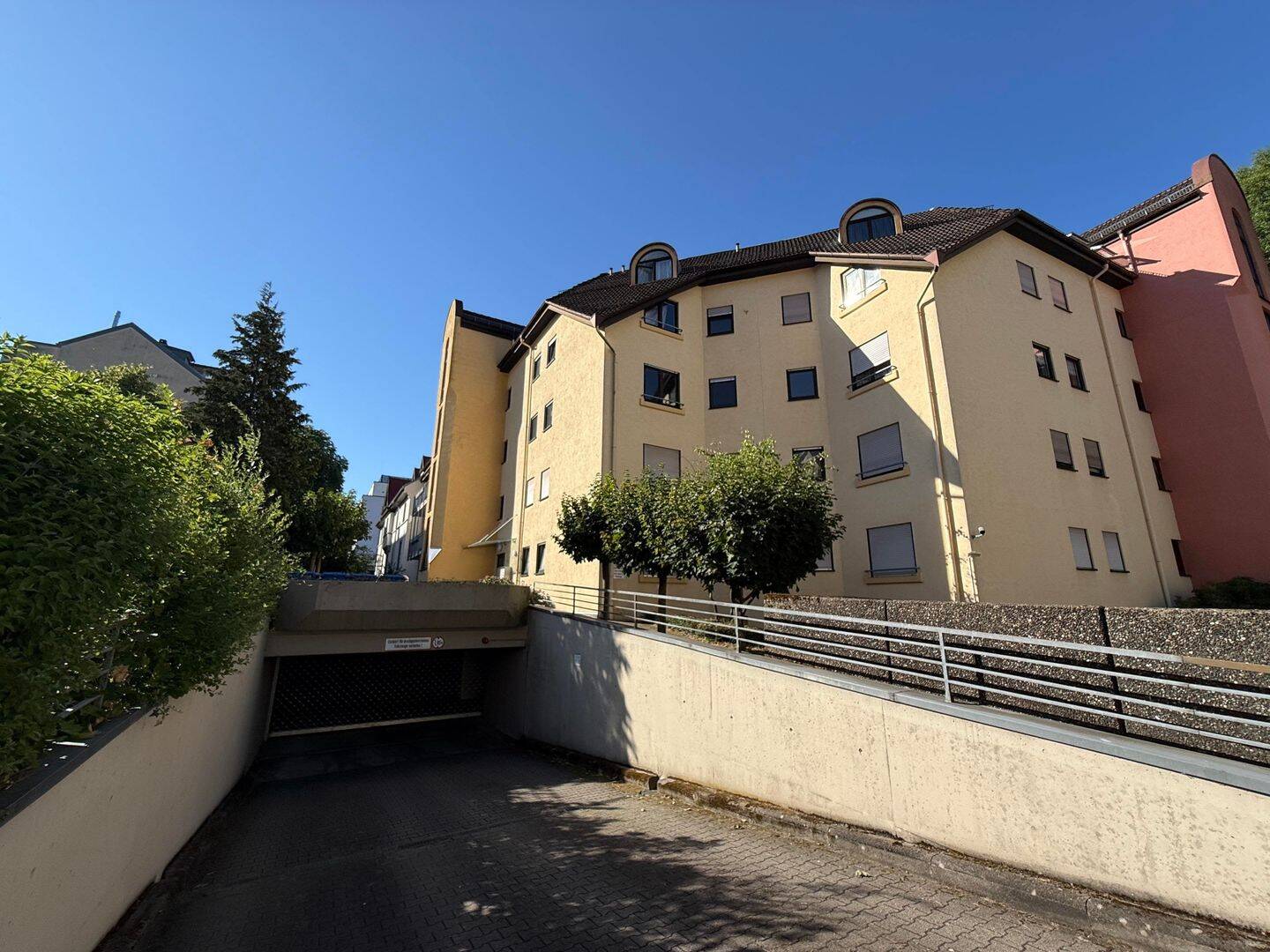Charmante 1,5-Zimmer-Eigentumswohnung mit TG-Stellplatz, 76532 Baden-Baden