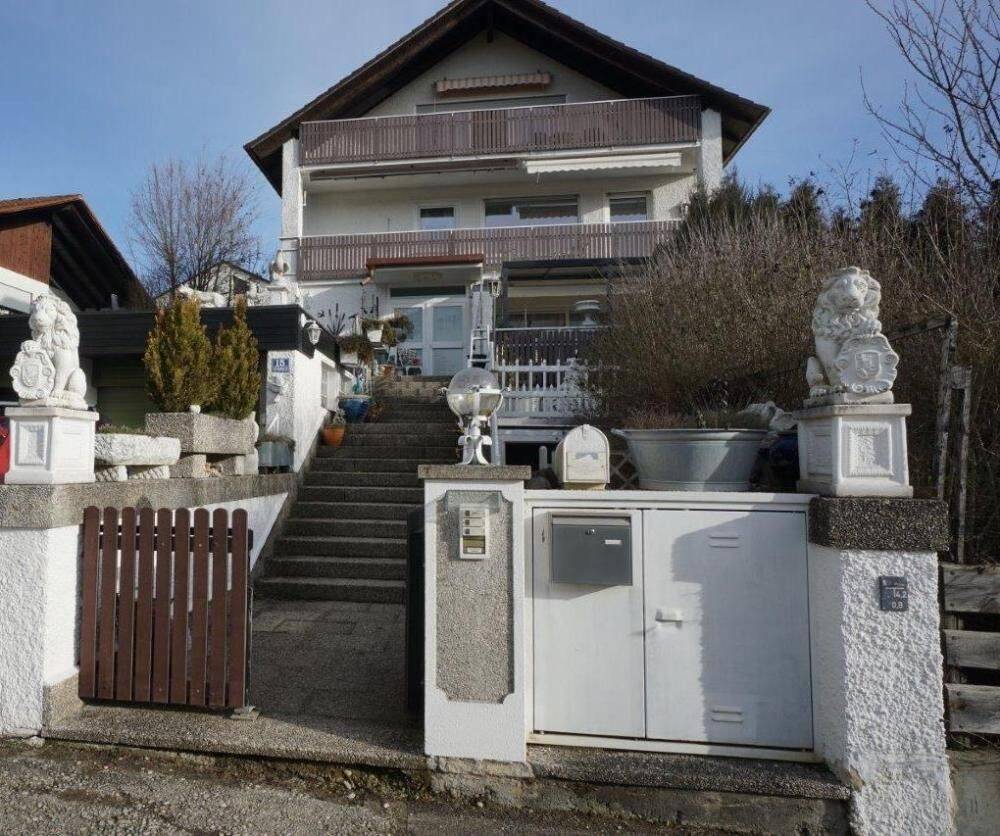 Mit herrlichem Weitblick, S-Bahn-Haltestelle im Ort, 85253 Erdweg