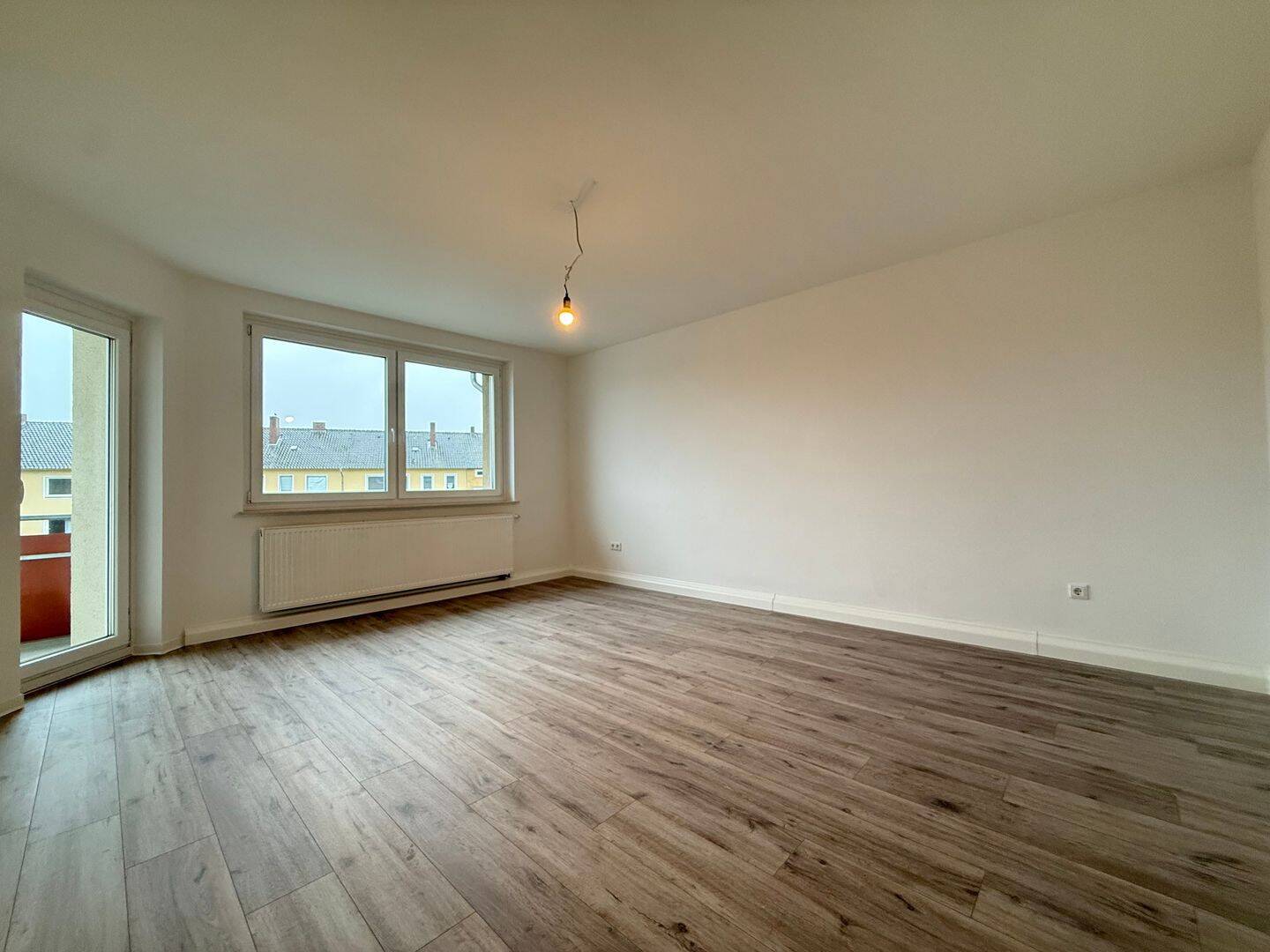 Preistipp! Geräumige 2-Zimmer-Whg mit Balkon in gedämmtem Haus, 32425 Minden