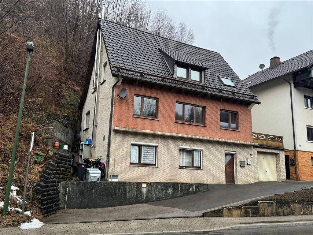 Attendorn-Röllecken! Zwei- bis Drei-Familienhaus!, 57439 Attendorn