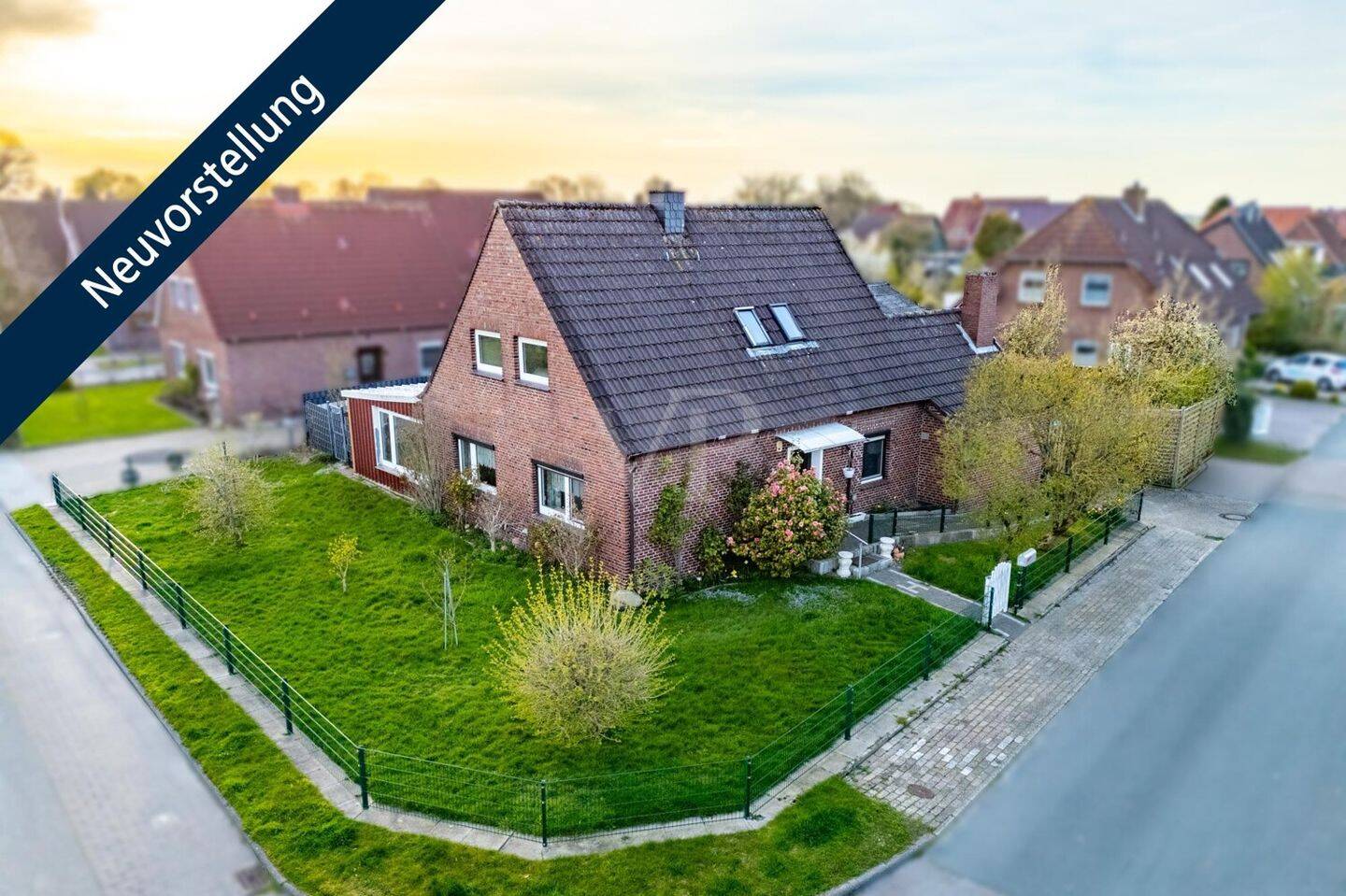 Sanierungsbedürftiges Einfamilienhaus mit Potenzial zentral in Esens, 26427 Esens