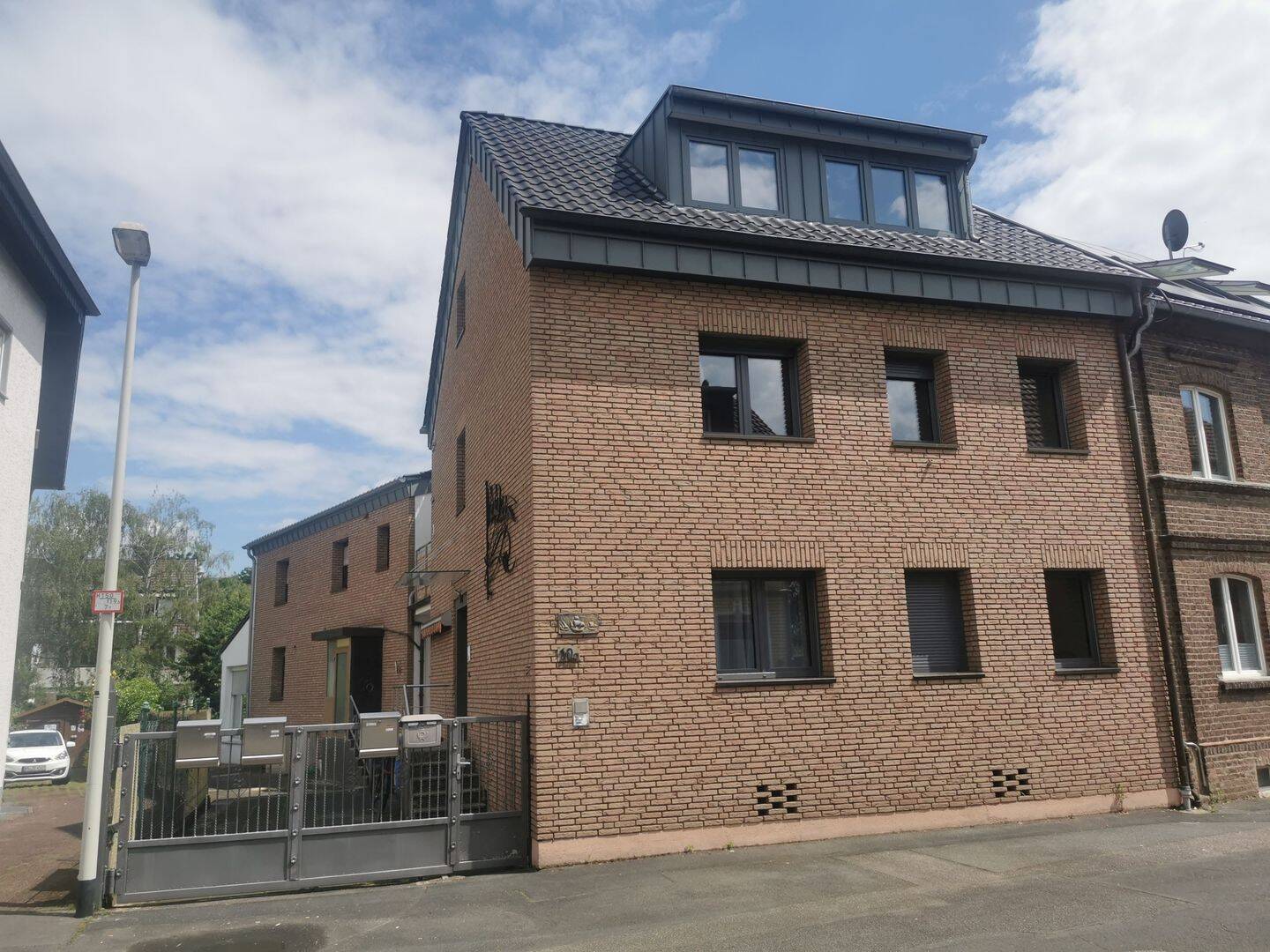 Vollmöbelierte 2-Raum-Wohnung mit gehobener Innenausstattung mit Balkon und EBK in Bonn, 53225 Bonn (Beuel Geislar Schwarzrheindorf Vilich Vilich-Rheindorf)