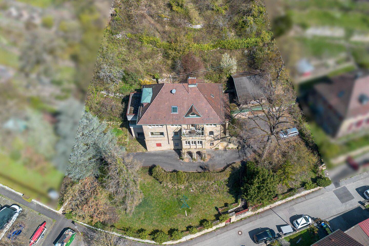 Herrschaftliche Villa mit viel Raum zum gestalten auf einem großen Grundstück in bester Lage, 75433 Maulbronn