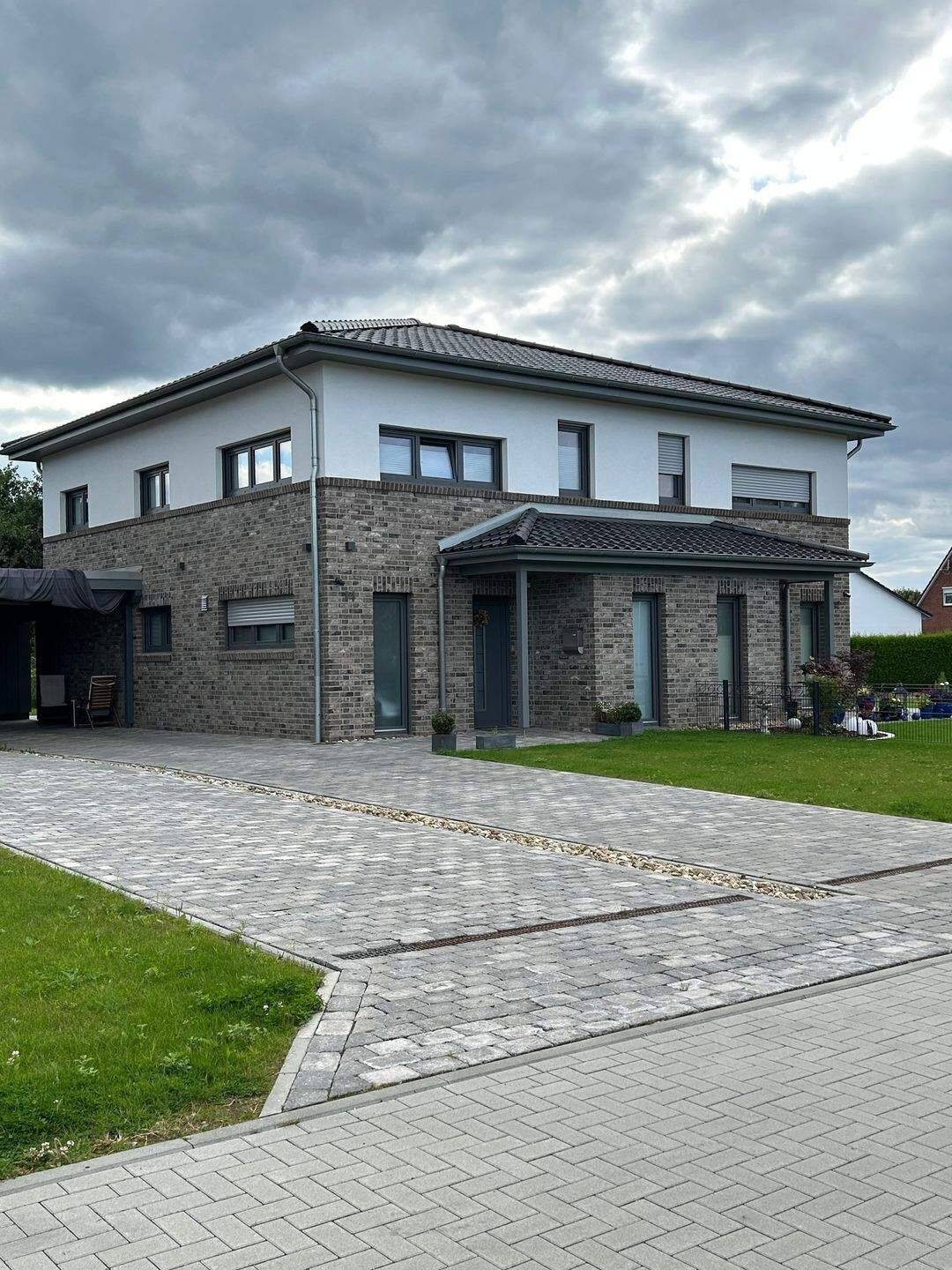 Moderne Doppelhaushälfte (links) mit Carport und Abstellraum, 21706 Drochtersen