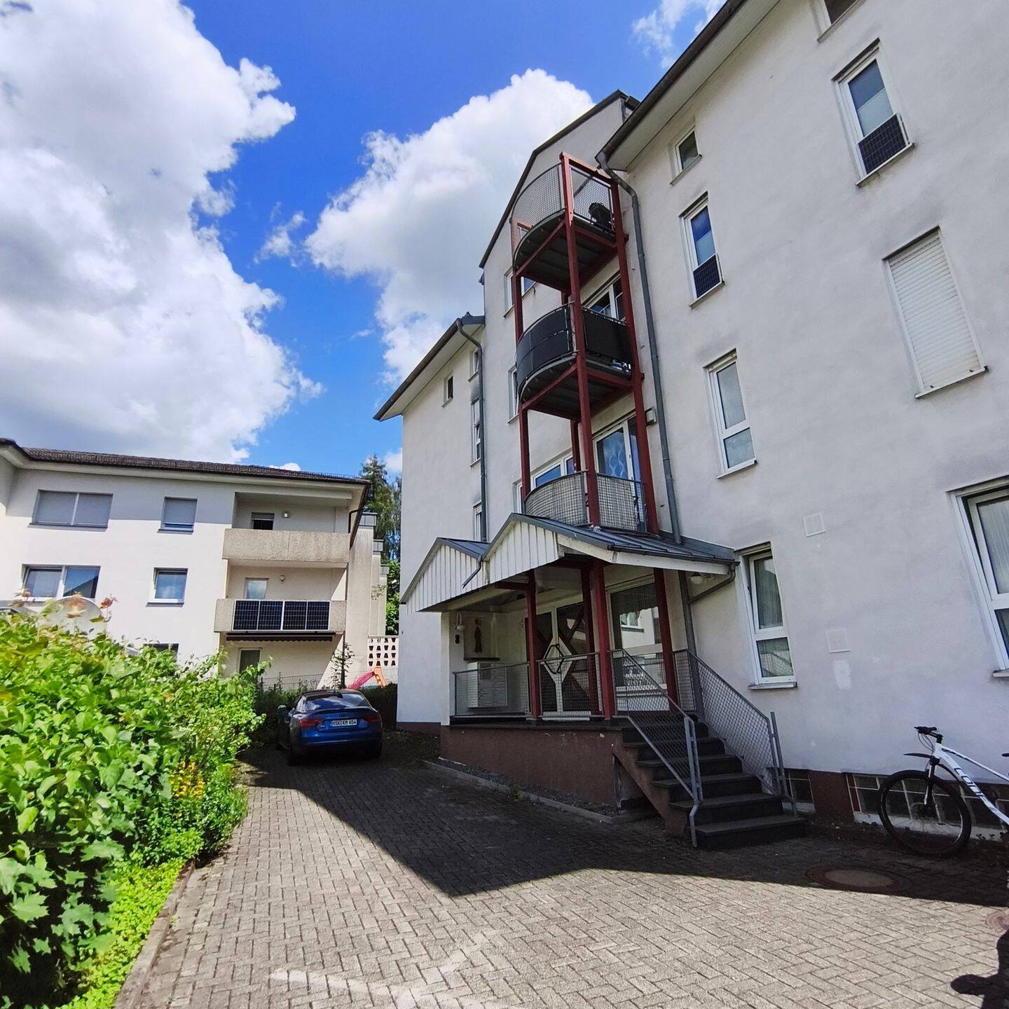 Sonnige Dachgeschosswohnung mit drei Schlafzimmern und Entwicklungspotenzial, 59872 Meschede