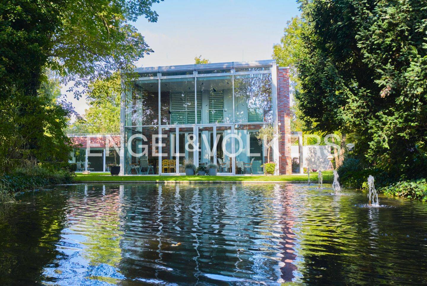 Exklusive Architektenvilla im Bauhausstil – Wohnen auf allerhöchstem Niveau, 4178 Leipzig (Burghausen-Rückmarsdorf Böhlitz-Ehrenberg)
