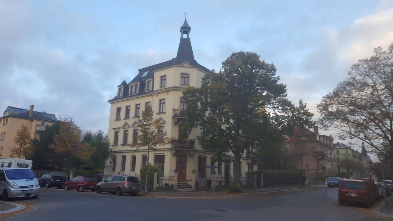 2-Raum-Wohnung mit Einbauküche in Dresden-Striesen, 1277 Dresden