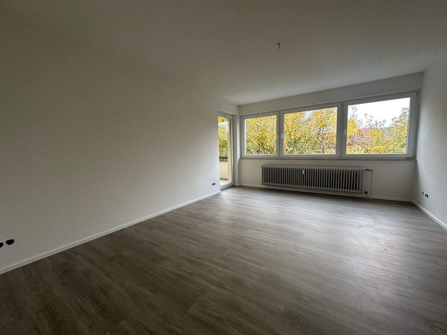 WBS ERFORDERLICH! RS-Lüttringhausen- Frisch Sanierte 4 Zimmerwohnung mit zwei Balkonen, 42899 Remscheid (Lennep Lüttringhausen)