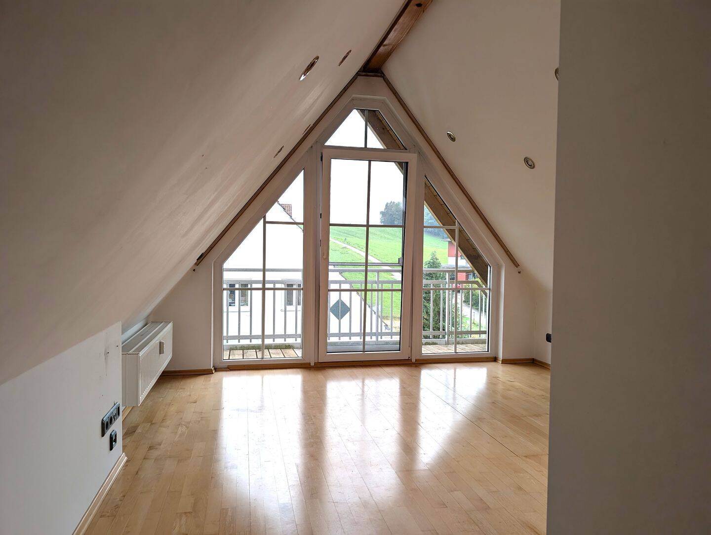 Großzügige 6-Zimmer-Maisonette mit Garten und Pool – Wohnen auf zwei Etagen wie im eigenen Haus, 84405 Dorfen