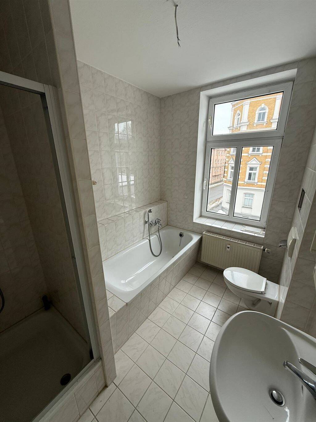Gemütliche 2-Zimmer mit Laminat, Wanne und Dusche in ruhiger Lage