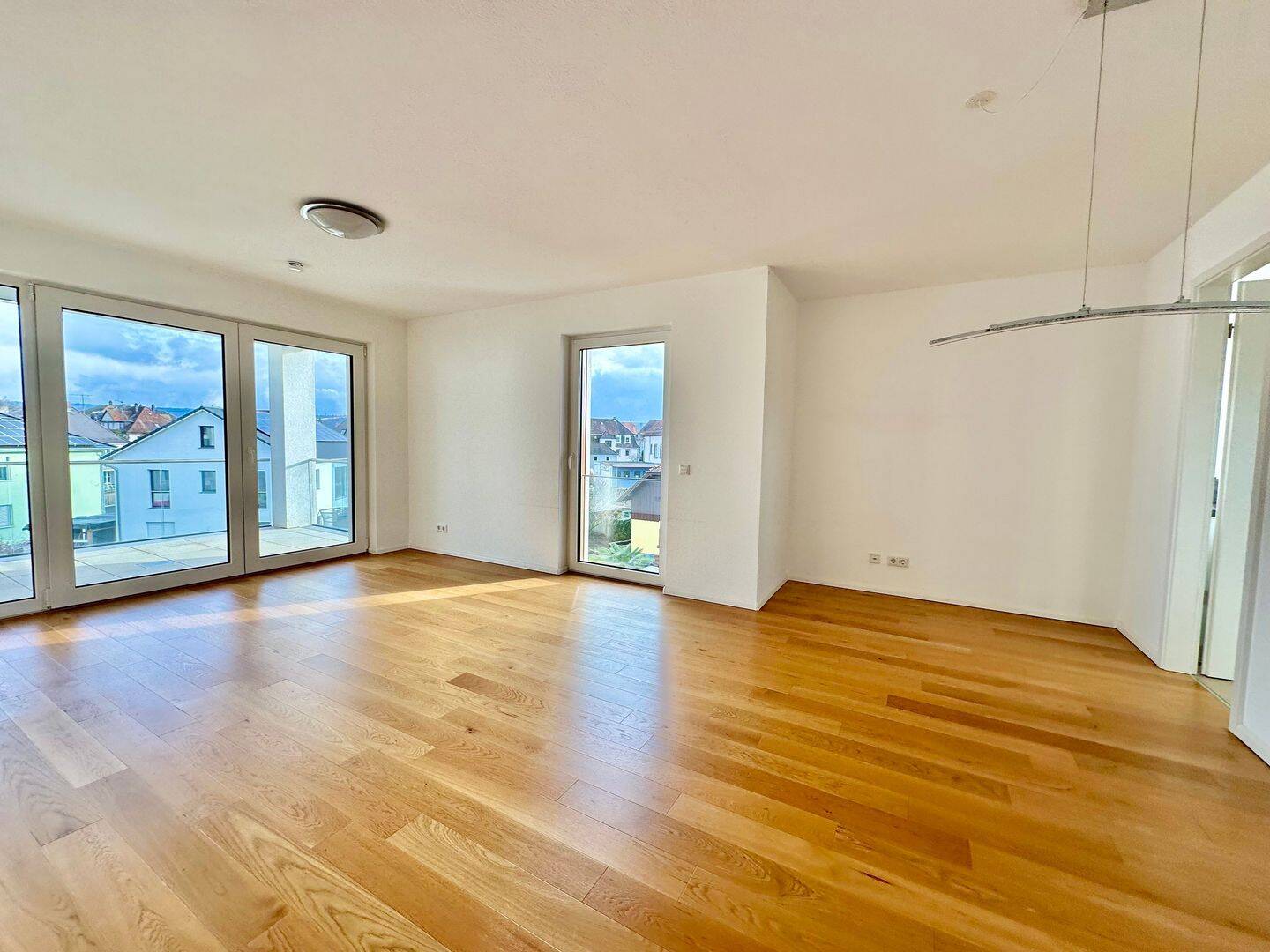Attraktive 3-Zimmer-Wohnung am See (Aufzug, TG-Stellplatz, neuwertiger Zustand), 79341 Kenzingen