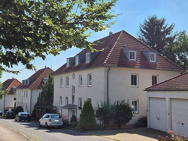 Hier ist Ihre/Deine erste kleine Wohnung im Dachgeschoss, 1157 Dresden