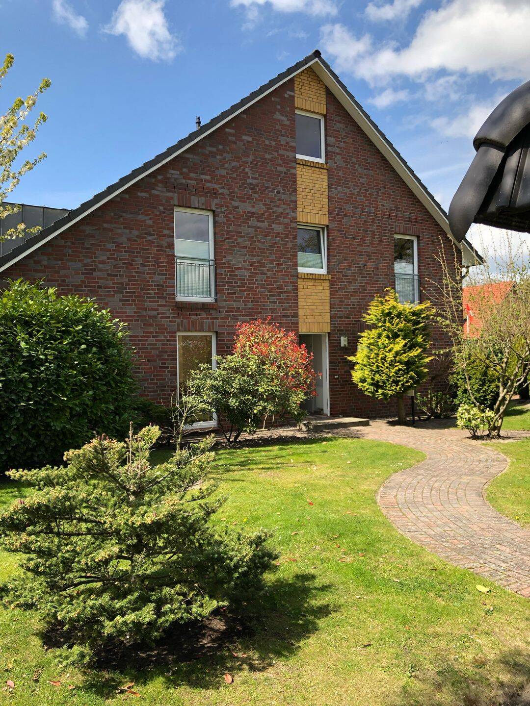 Moderne Doppelhaushälfte mit Garten, Pool und Carport in Ellerau, 25479 Ellerau
