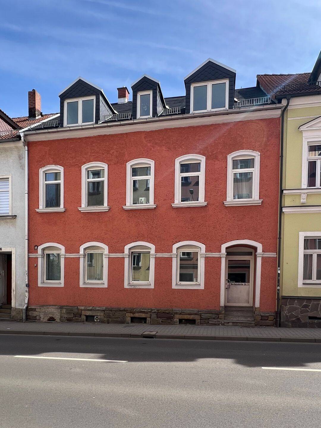 Solides Mehrfamilienhaus mit Altbauflair und Entwicklungspotenzial, 9599 Freiberg