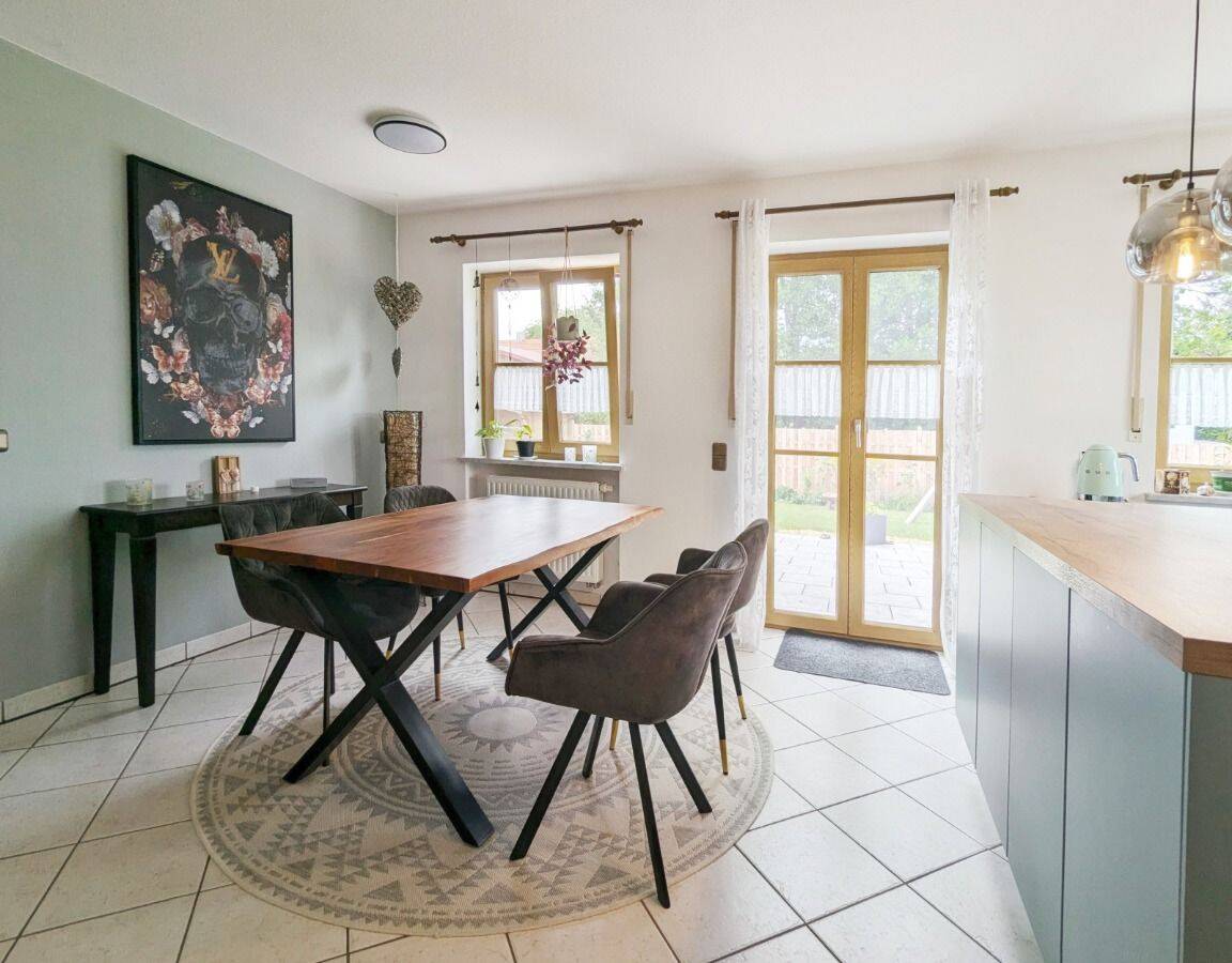 Gemütliches Landhaus mit großem Garten, Garage und Balkon – ideal für naturliebende Familien!, 83562 Rechtmehring