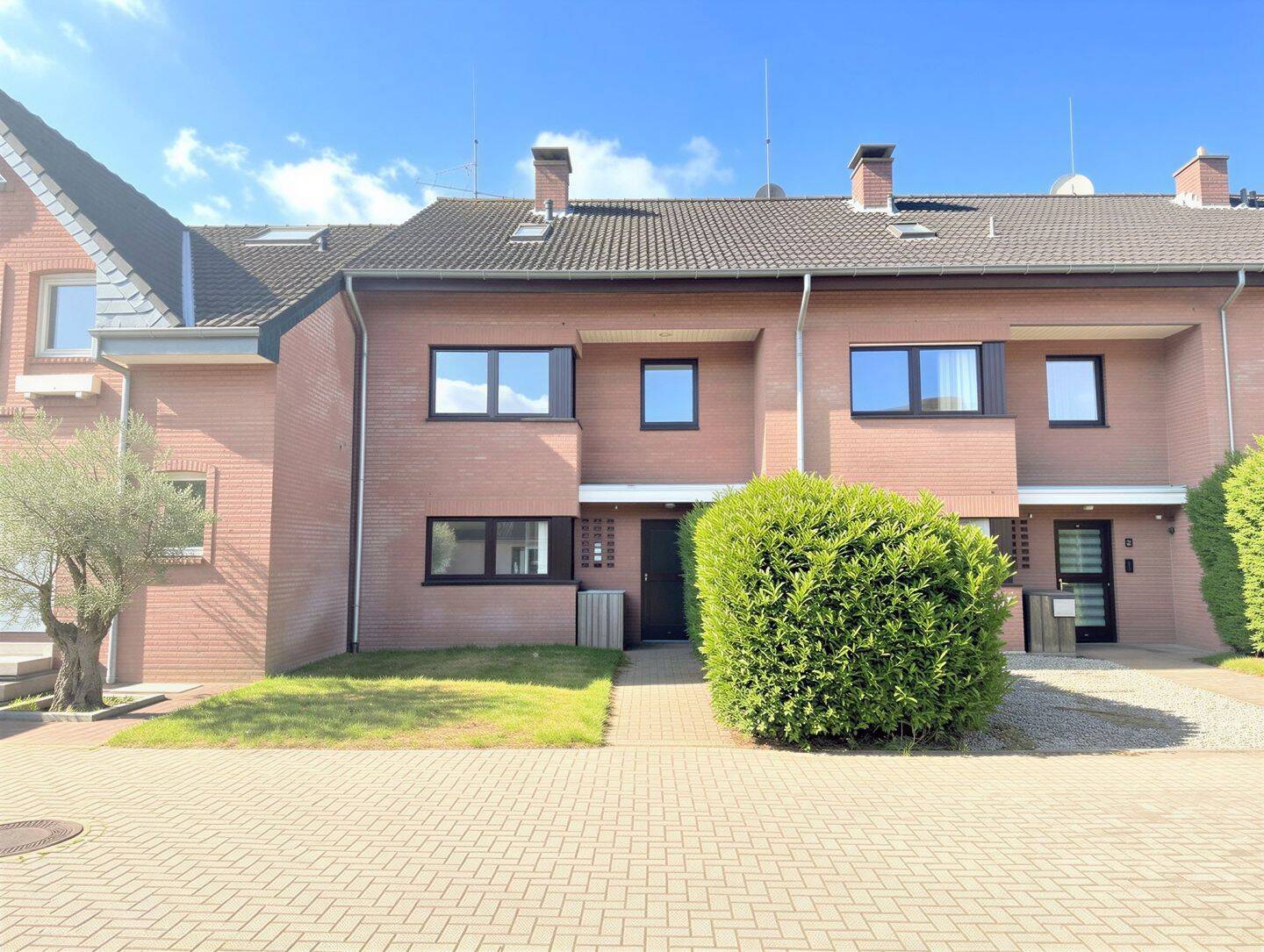 Reihenhaus mit Südlage zwei Badezimmer und Einliegerwohnung, 41470 Neuss