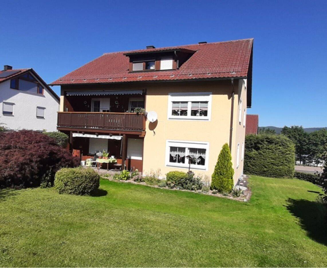 Dreifamilienhaus mit zwei vermieteten Einheiten und freier Erdgeschosswohnung in Neunburg v. W., 92431 Neunburg vorm Wald