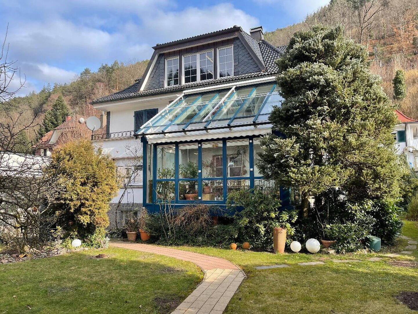 Freistehendes Architektenhaus mit einem großzügigen Wintergarten, 78132 Hornberg