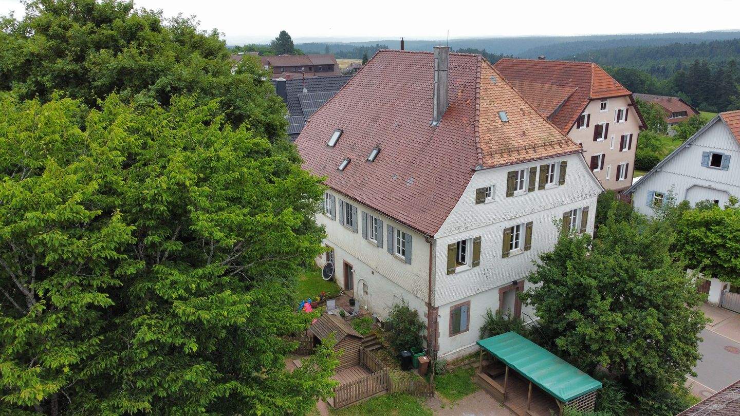 Großzügiges Wohnen in besonderem Anwesen mit Charakter!, 72297 Seewald