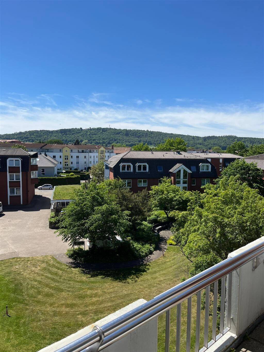 Helle 3 Zimmer Wohnung mit Balkon und Einbauküche, 31785 Hameln