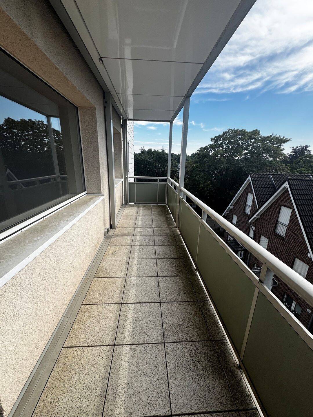 Moderne 2,5 Raum Wohnung mit neuer Einbauküche und Balkon, 46117 Oberhausen
