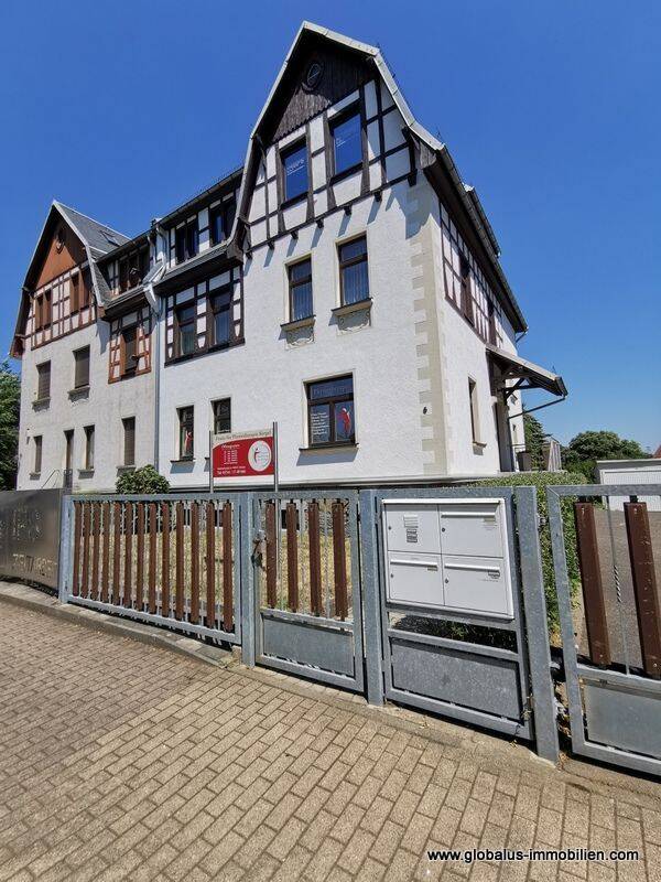 Schönes Mehrfamilienhaus mit Praxis – und Bürofläche und zusätzlicher Grundstücksfläche in Jößnitz, 8547 Plauen
