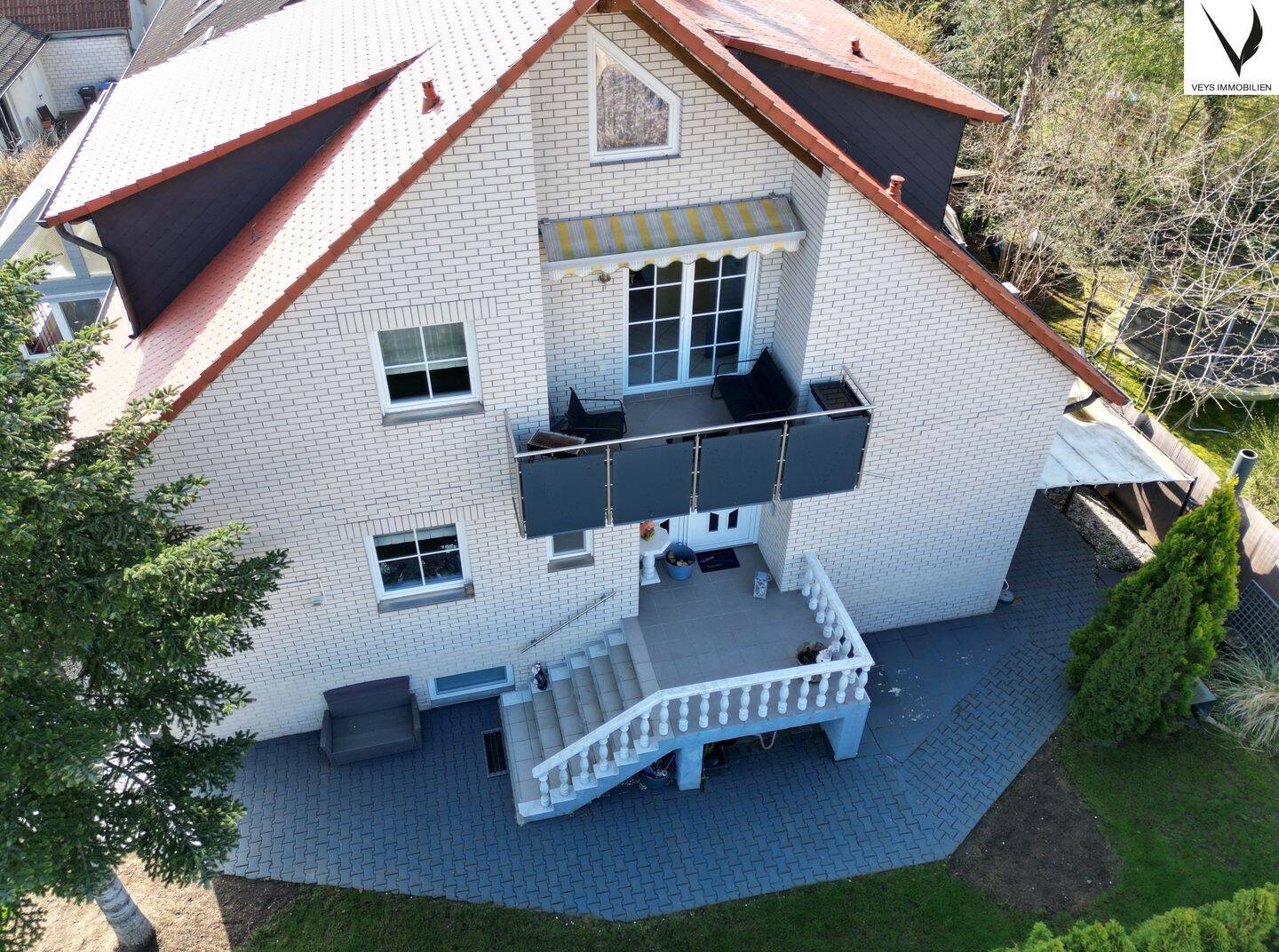 Exklusives Einfamilienhaus mit Einliegerwohnung, Wellnessbereich und Tiefgarage in Kitzingen, 97318 Kitzingen