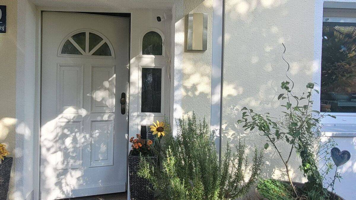 Sonniges WG- Zimmer 20 qm, in EFH mit 1000 qm Garten, ruhig, möbliert, Billard, Tischtennis, Dart 20m², 80999 München (Allach-Untermenzing)