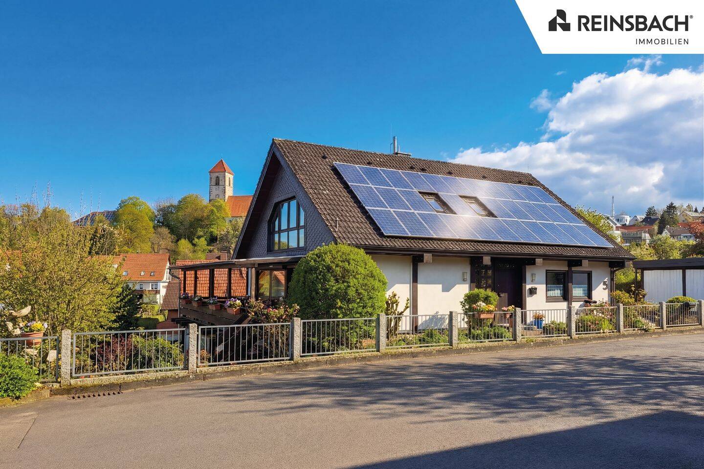 Freistehendes Einfamilienhaus mit Einliegerwohnung, traumhaftem Garten und Blick auf Klosterkirche, 37077 Göttingen