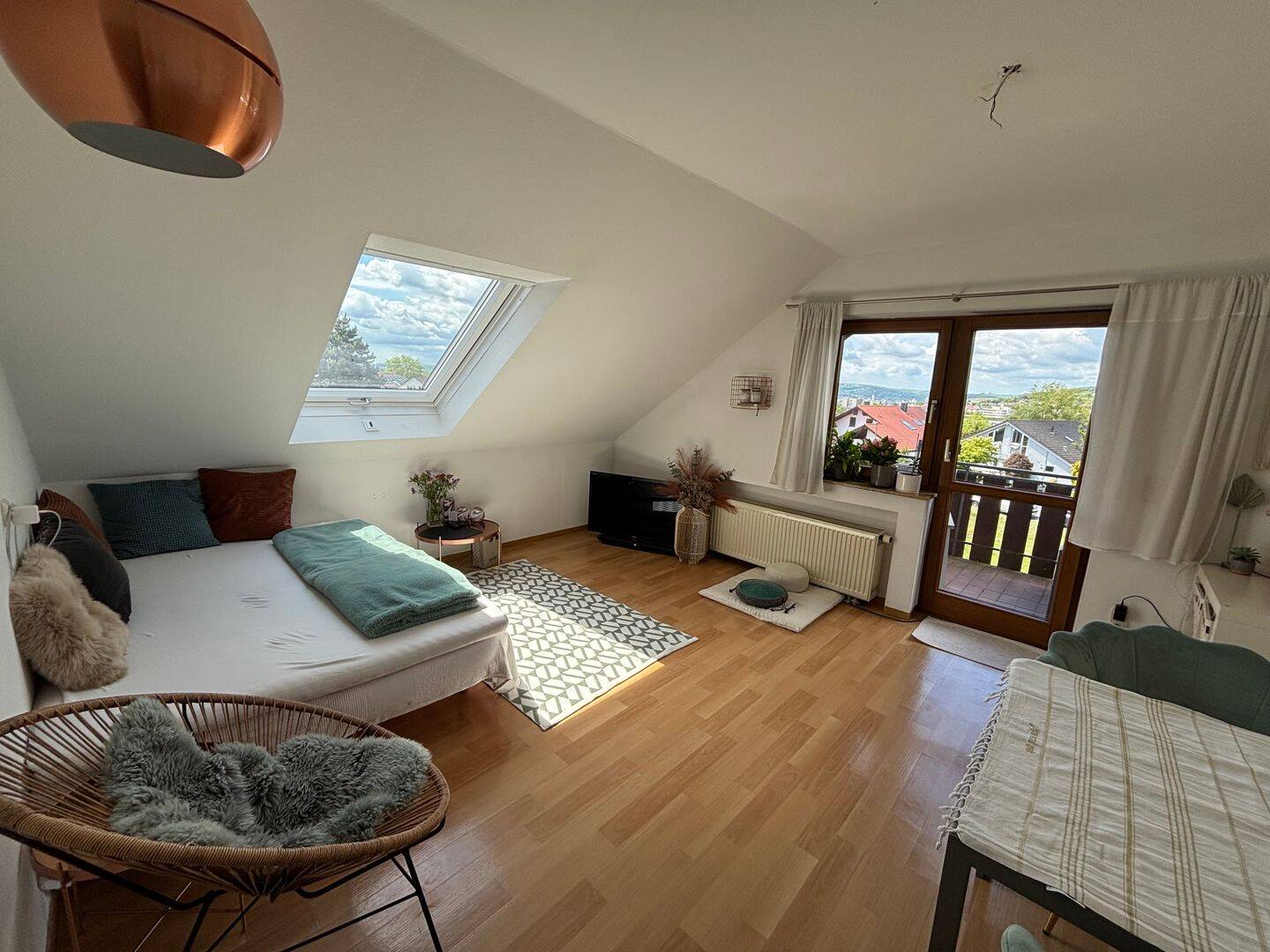Helle 3-Zimmer Dachgeschosswohnung in Lengfeld, 97076 Würzburg (Grombühl Lengfeld)