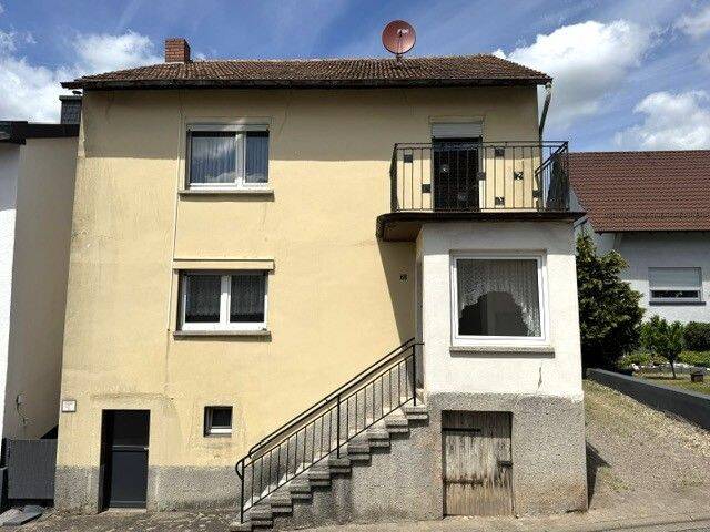Wohnhaus mit großzügigem Raumangebot und Gartenfläche, 66885 Bedesbach