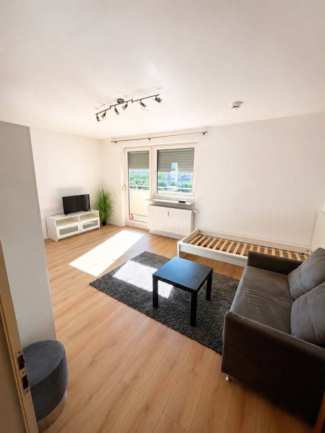 Zentrumsnahe möblierte und ausgestattete 1-Zimmer-Wohnung mit Balkon, 90765 Fürth