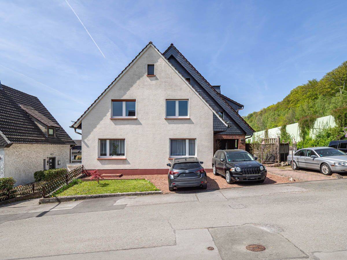 Großzügiges Zweifamilienhaus mit Einliegerwohnung & vielseitigen Nutzungsmöglichkeiten in Hüsten!, 59759 Arnsberg